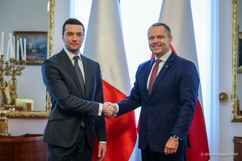 Następca Le Pen w Warszawie. Spotkał się z Nawrockim