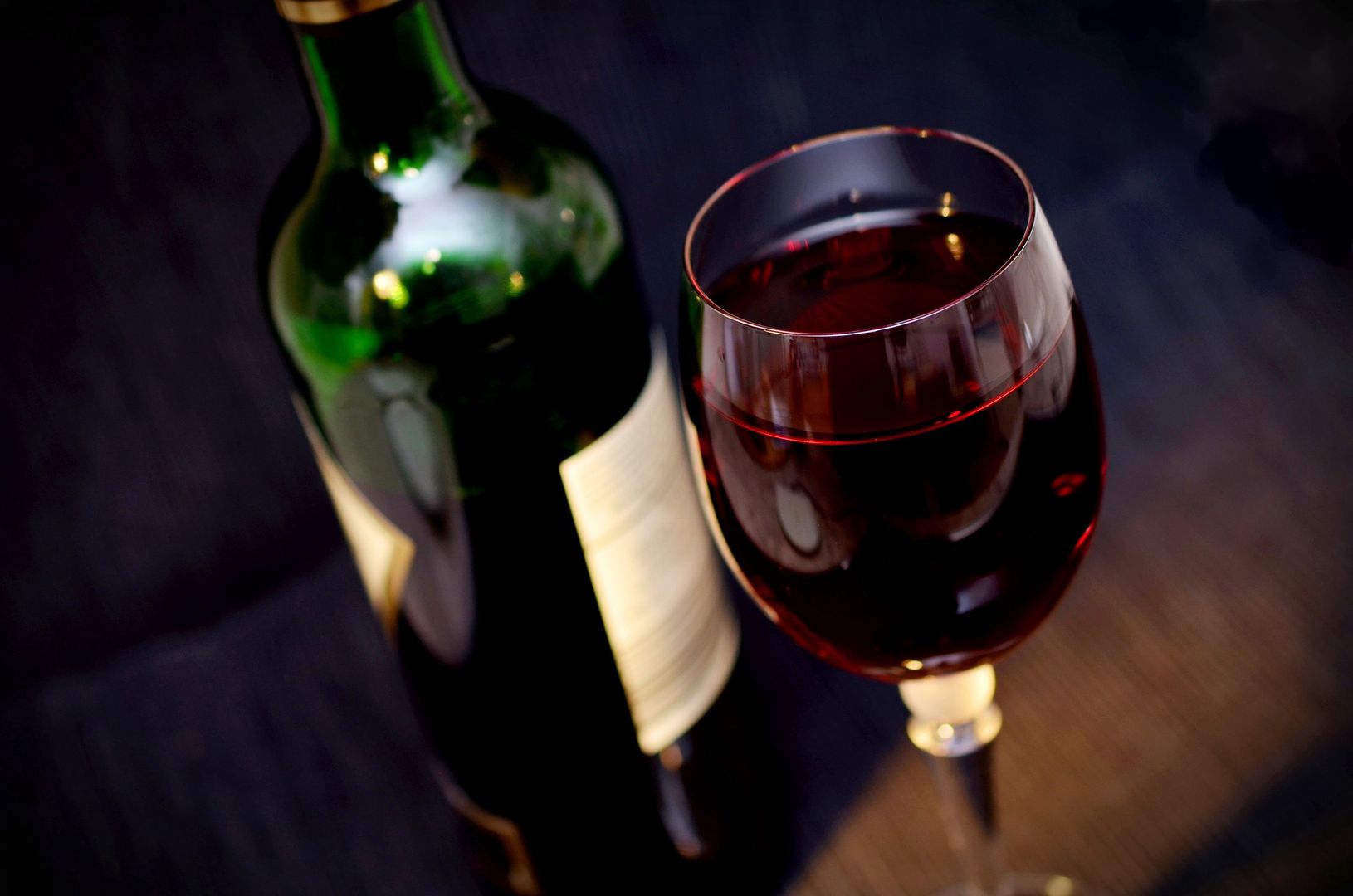 Bolesne wieści dla miłośników wina. Francja wyda fortunę na jego zniszczenie