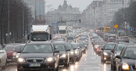 Starsze auta poza centrum. Od stycznia ostrzejsze zasady wjazdu do Strefy Czystego Transportu w Warszawie