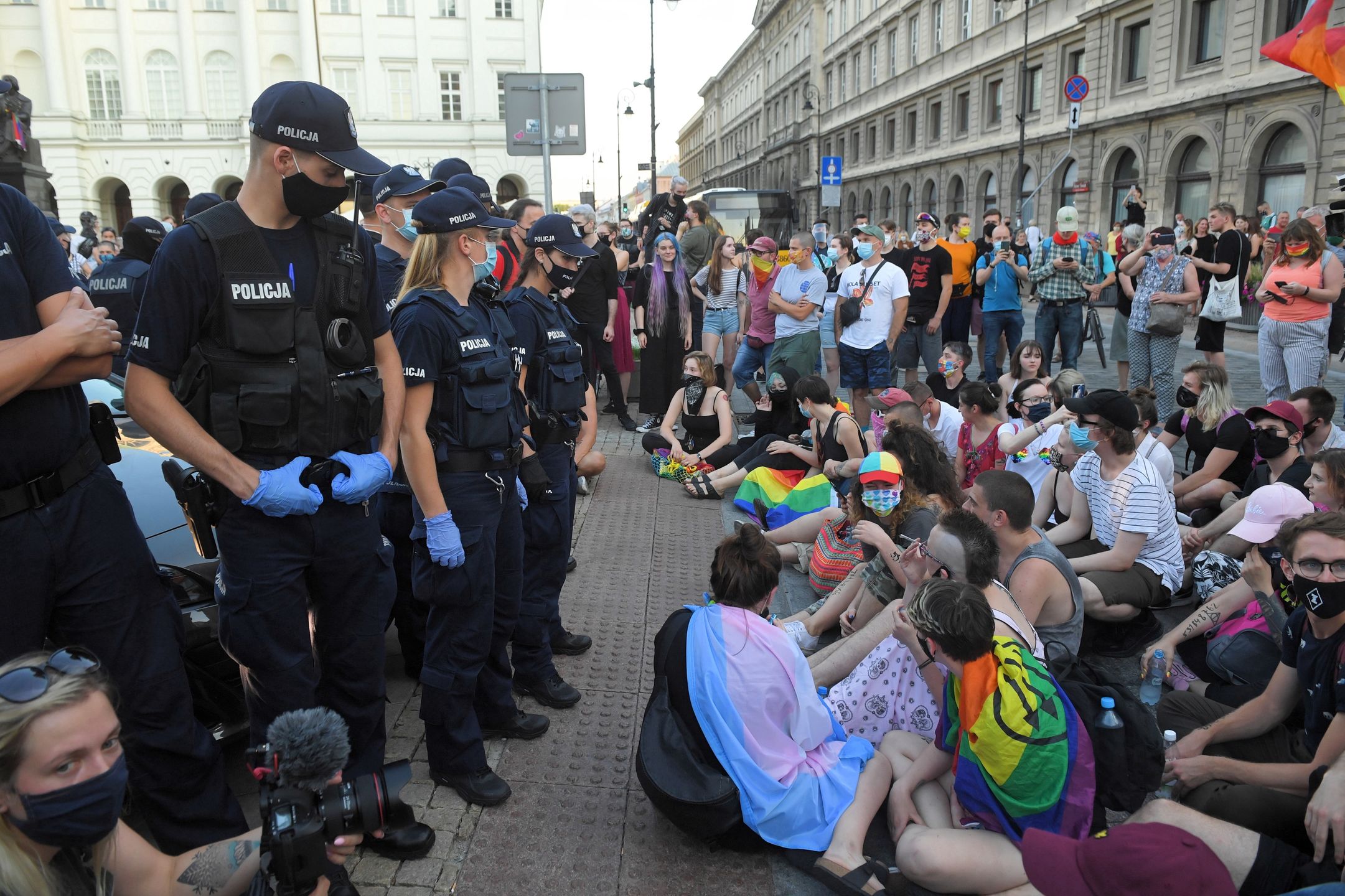 Protesty przeciwko zatrzymaniu aktywistki LGBT w Warszawie