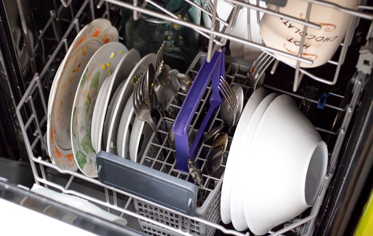 Ditch the pricey tablets: Homemade dishwasher detergent hack