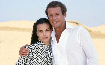 69-letnia dziewczyna Bonda na pokazie Chanel. Co za klasa