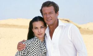 69-letnia dziewczyna Bonda na pokazie Chanel. Co za klasa