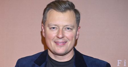 Rafał Brzozowski ma nową dziewczynę! Poznali się w pracy. "Na długo znikali w garderobie"