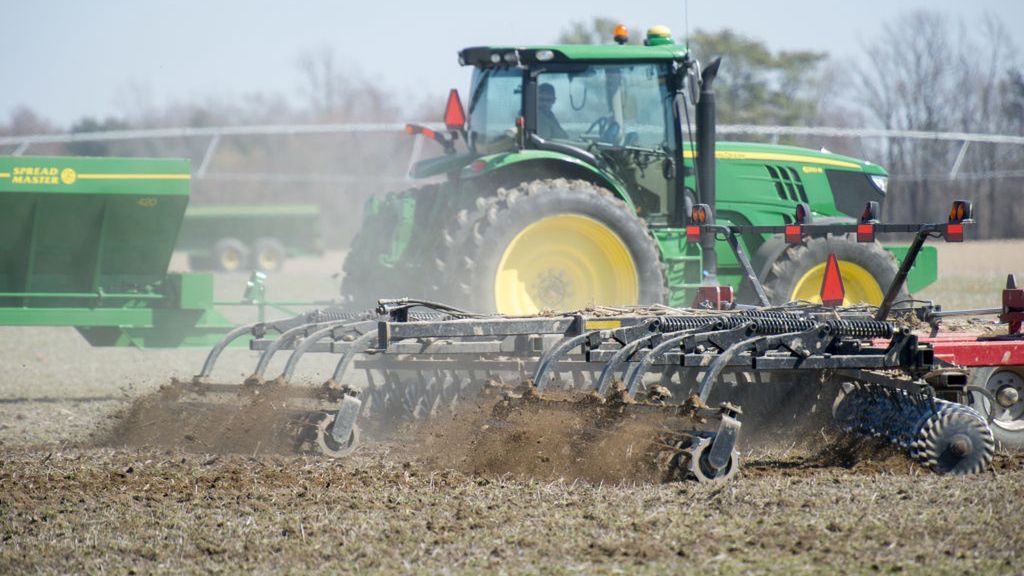 Białoruś omija unijne sankcje na nawozy