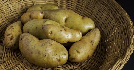 Masz takie ziemniaki w domu? Natychmiast się ich pozbądź