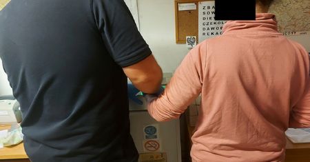 Otwock. Dramat 10-latka. Pijana matka zamykała go w ciasnej piwnicy