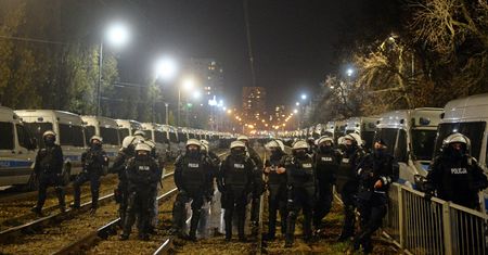 Internauci umawiają się na sylwestra. Przed domem Jarosława Kaczyńskiego