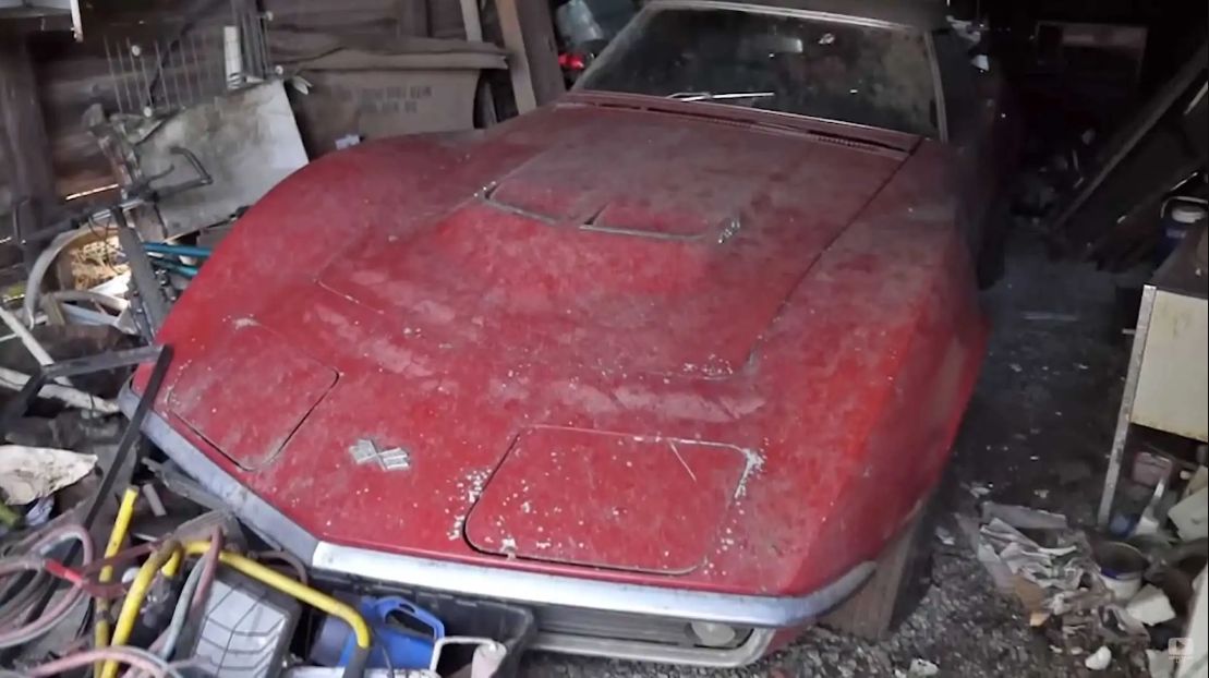 Chevy Corvette 427 z 1968 roku spędził dekady w garażu. Właściciel ukrył go po pościgu