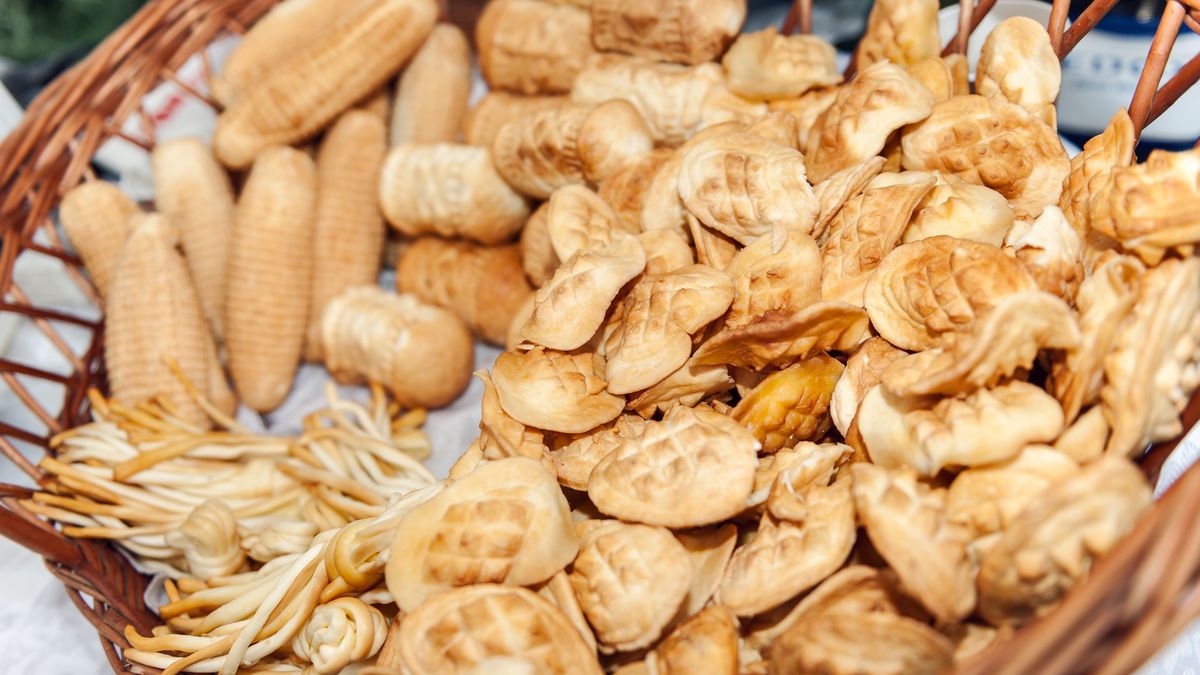 Oscypki wyrzucone w Bieszczadach mogły być groźne dla dzikich zwierząt 