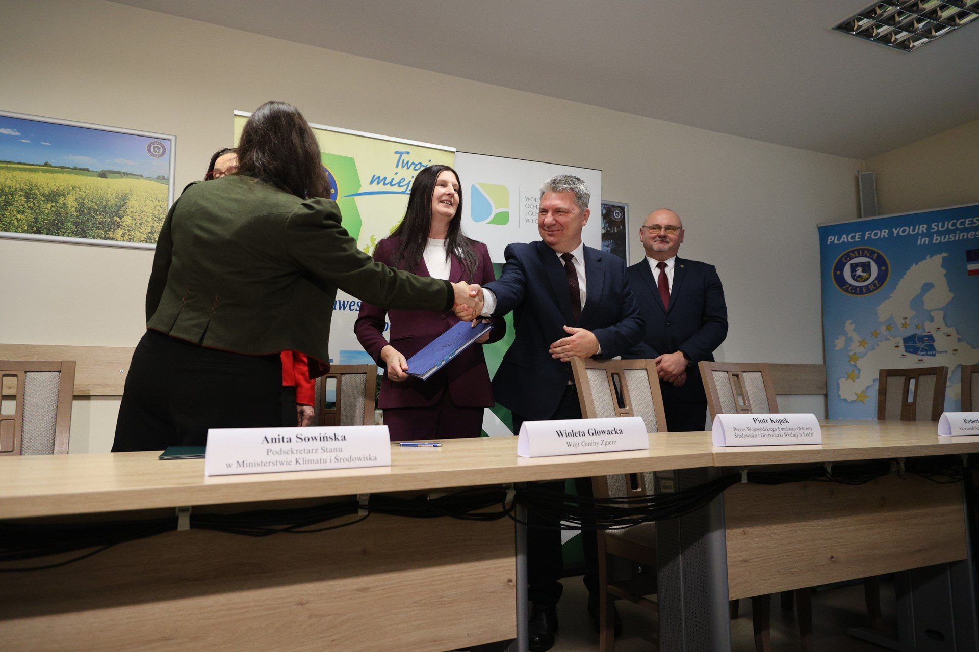 Konferencja prasowa zwieńczona została podpisaniem umowy