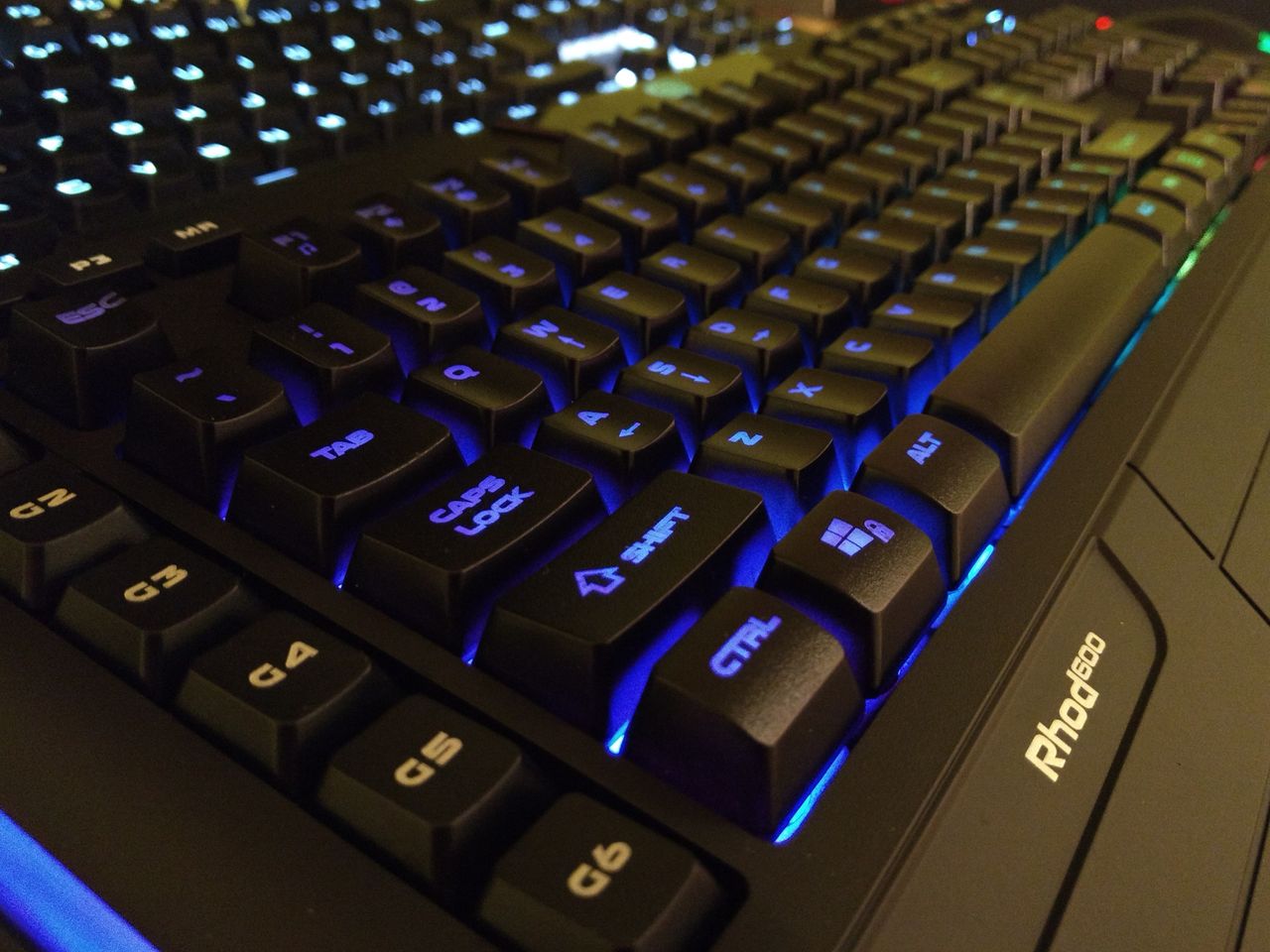 Recenzja klawiatury membranowej Genesis Rhod 600. Stworzona dla graczy, uznających kompromisy.  