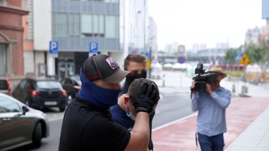 Kierowca autobusu staranował 19-latkę i usłyszał zarzuty. "Częściowo przyznał się do winy"