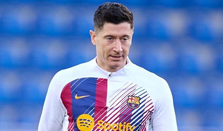 Robert Lewandowski OBURZONY listem od kibica. "Co to w ogóle jest?". Były rzecznik reprezentacji ujawnia treść wiadomości