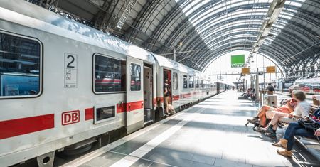 Odgryzł kawałek ramienia pracownikowi kolei. Koszmar na dworcu we Frankfurcie