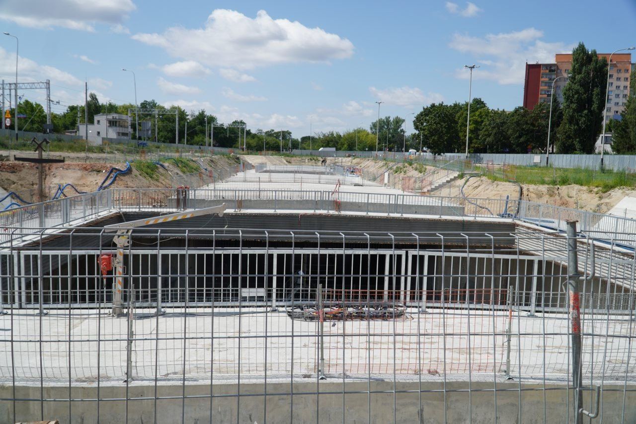 Tak wygląda komora tunelu KDP startowa przy ul. Maratońskiej