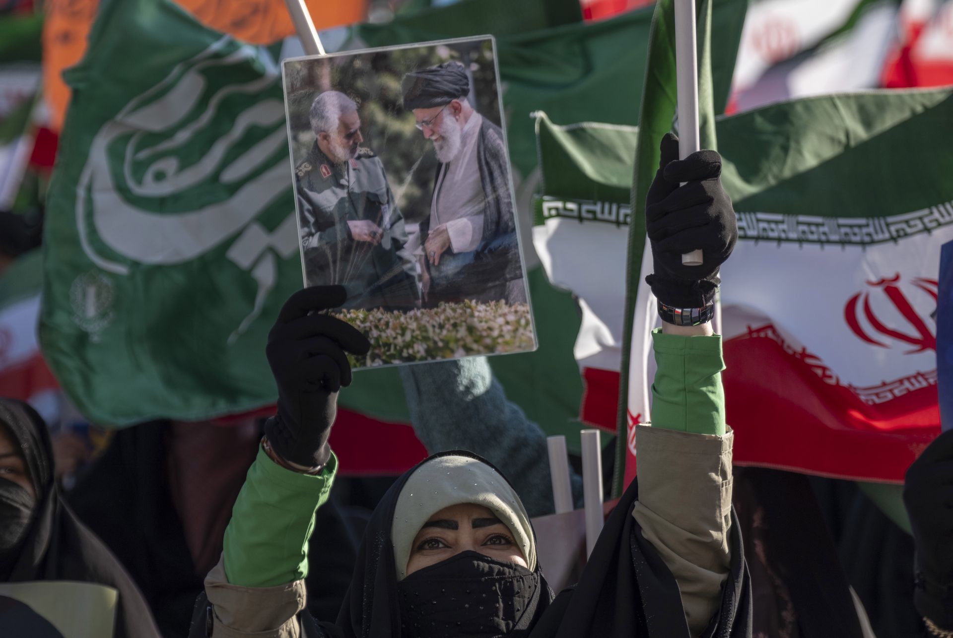 Iran zaczyna manewry w cieśninie Ormuz