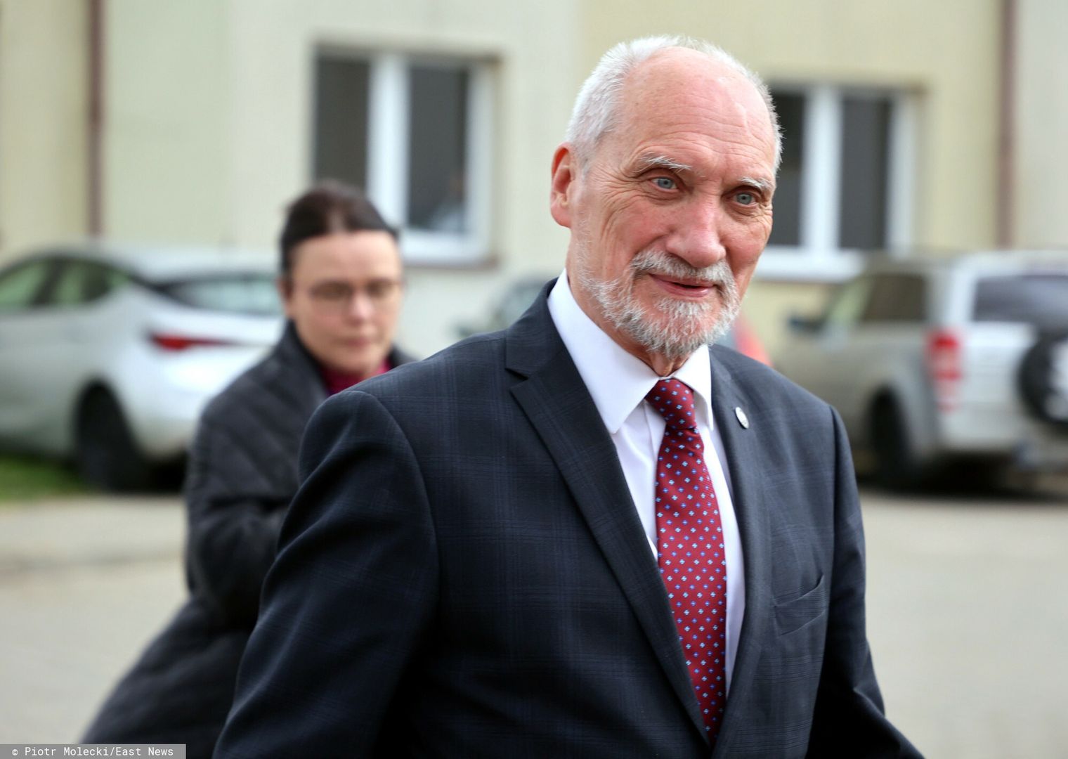 Macierewicz grzmi po wyrzuceniu go z MON. "Przestępstwo"