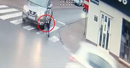 Samochód przejechał dwulatka. Wszystko się nagrało