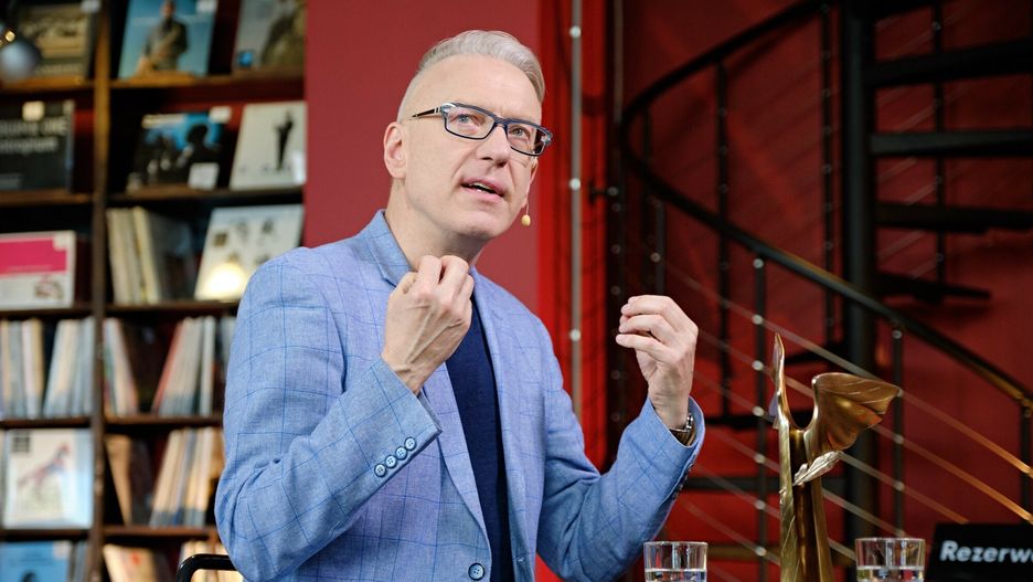 Mariusz Szczygieł broni zaszczepionych gwiazd