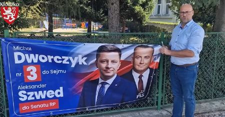 Burmistrz usunął plakaty PiS. Zrobił to własnoręcznie i miał rację