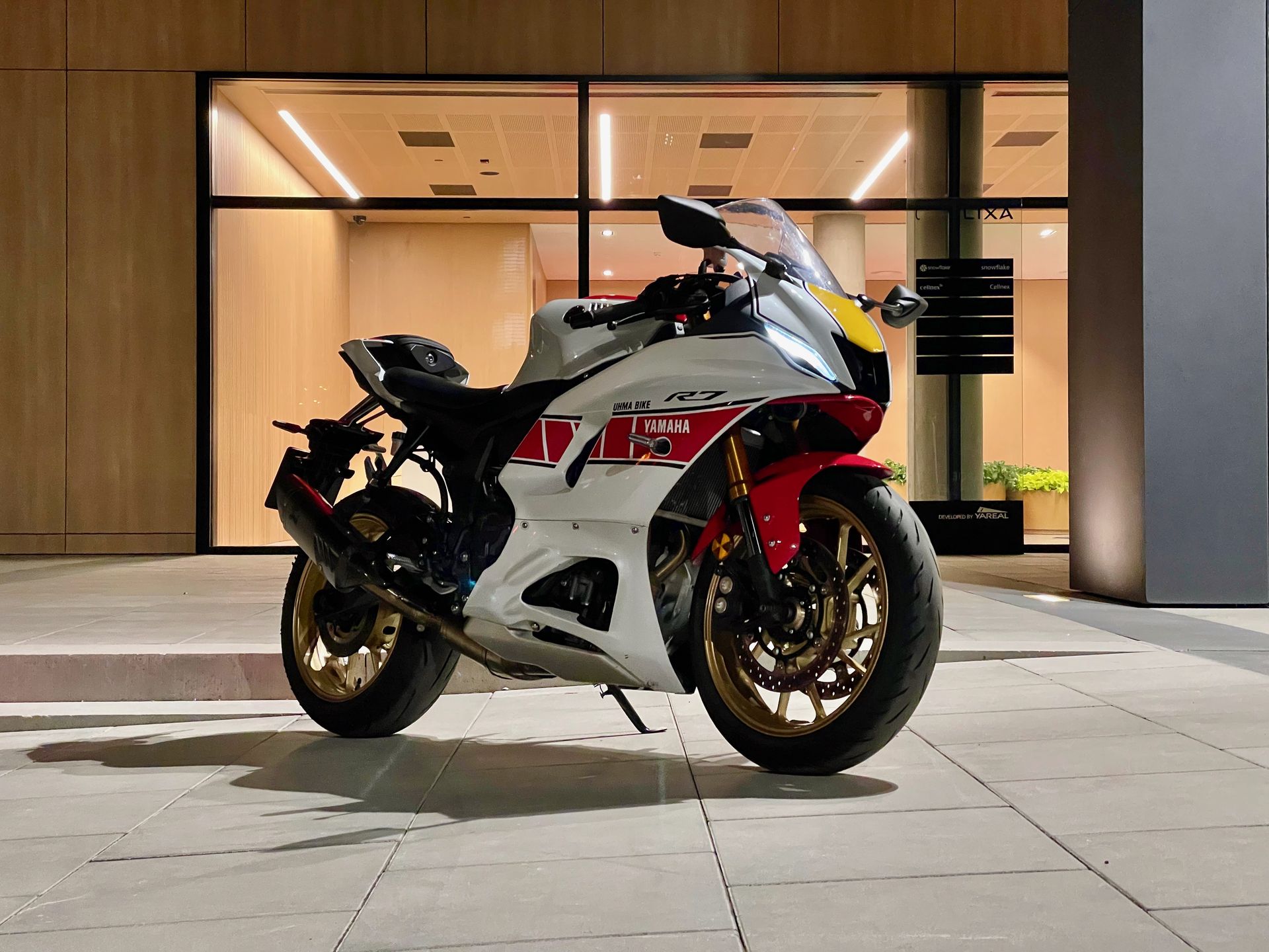 Yamaha R7