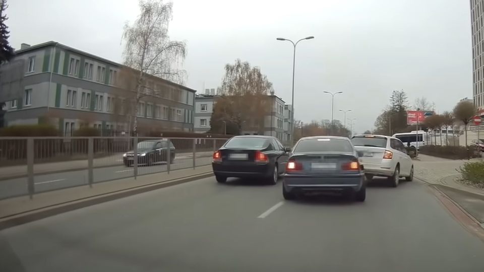 Kierujący BMW nie wytrzymał ciśnienia, które podniósł mu kierowca volvo