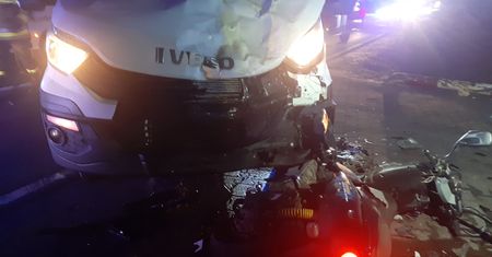 Dramat na drodze. Nastoletni bracia walczą o życie