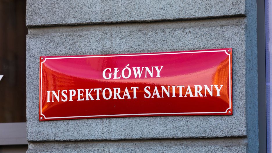 Tablica informacyjna Głównego Inspektoratu Sanitarnego.

