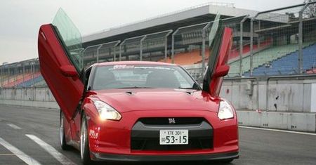 Nissan GT-R jedzie na LSD