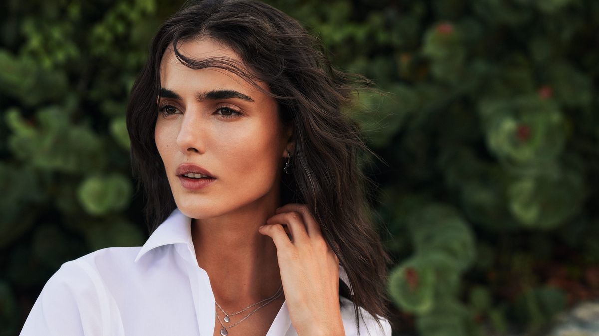 Skórzane torebki do białej koszuli