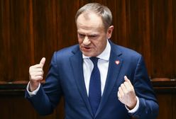 "Zarabiali tyle, ile kłamali". Tusk o pieniądzach w TVP