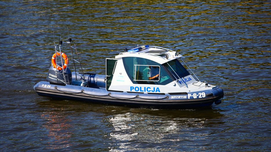Skoczył z pomostu i nie wypłynął. Tragedia nad Jeziorem Głębokim. Zdjęcie ilustracyjne 