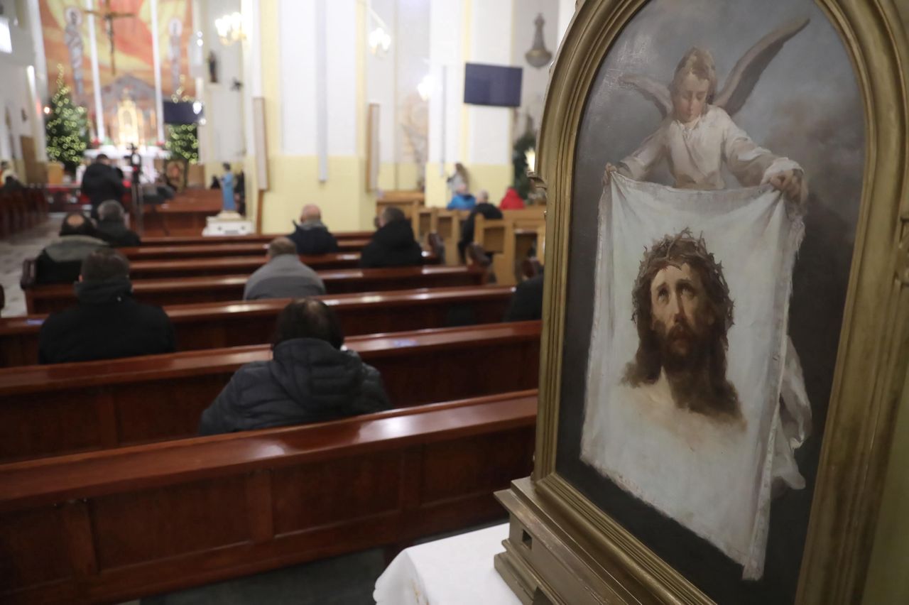 Złotoryja. Bezdomni urządzili w kościele libację