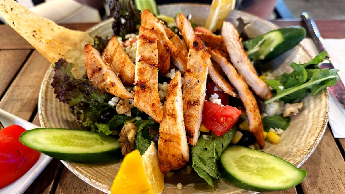 Letnie menu anti-aging – produkty, które wspierają wygląd