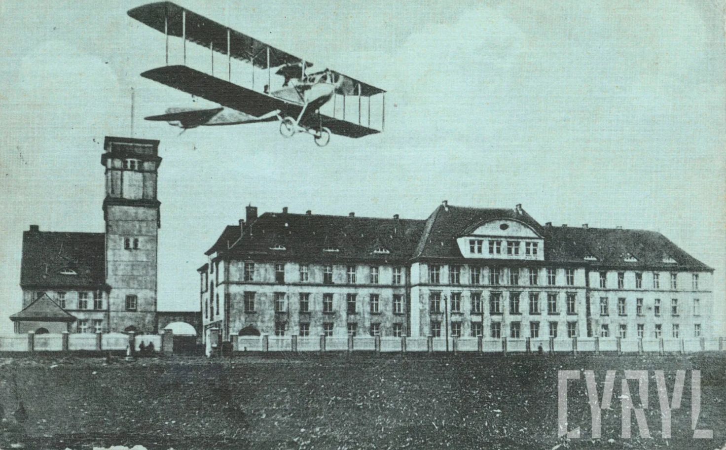 Od cesarskiego lotniska do milionów pasażerów. Ławica ma już 113 lat