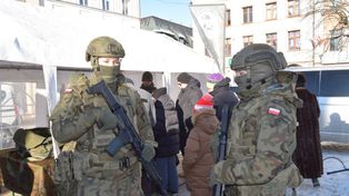 Kościerzyna: W siarczystym mrozie i biało-czerwonej oprawie. Miasto uczciło 106. rocznicę powrotu miasta do ojczyzny