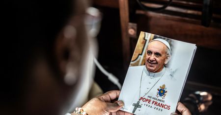 Spotykał papieża w windzie, garażu, przy kolacji. Polski ksiądz wspomina Franciszka, którego niewielu widziało