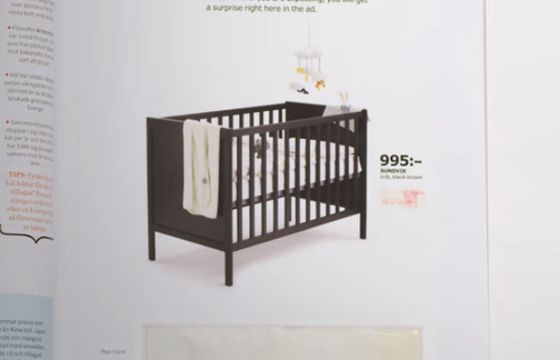 Reklama Ikei jak test ciążowy - sprawdza, czy dostaniesz zniżkę na dziecięce łóżeczko