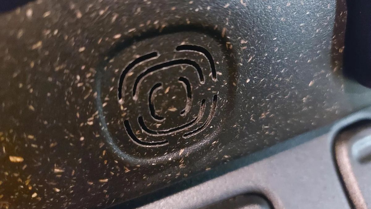 Co kryje mała kratka na desce rozdzielczej?