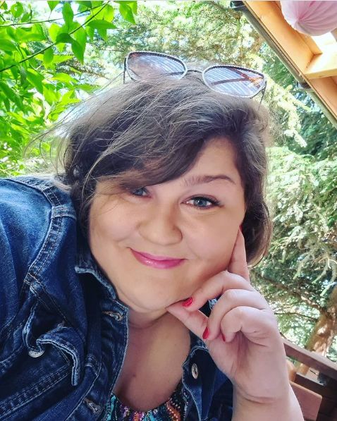 Dominika Gwit wypoczywa na Mazurach w towarzystwie dmuchanego flaminga