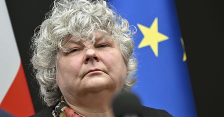 Usunęła portret papieża. Ona zastąpi kurator Nowak
