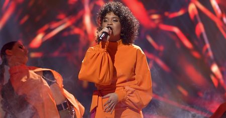 Sara James otrzymała ostrzeżenia. "Znajduje się w paszczy lwa"
