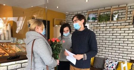 Nauczyciele dali pieniądze z "trzynastek" lokalnej kawiarni. Wiemy, ile udało się zebrać