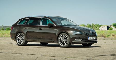 Škoda Superb Combi Laurin&Klement - rodzinne kombi celujące w premium