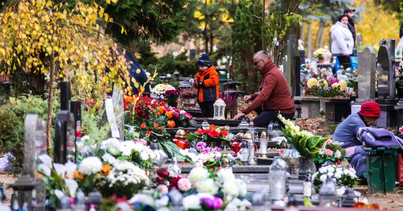 Makaron, sól i flamaster. Oto cmentarne triki na Wszystkich Świętych. Ułatwiają wizytę na cmentarzu