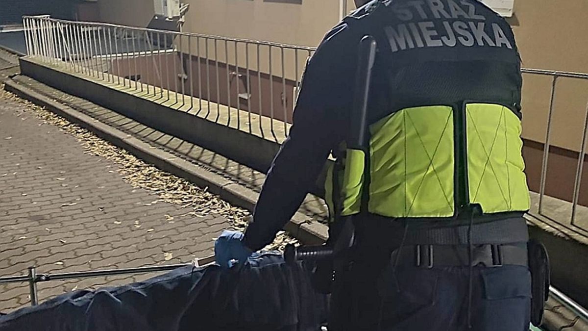 Mężczyzna wyszedł ze szpitala, by napić się alkoholu  