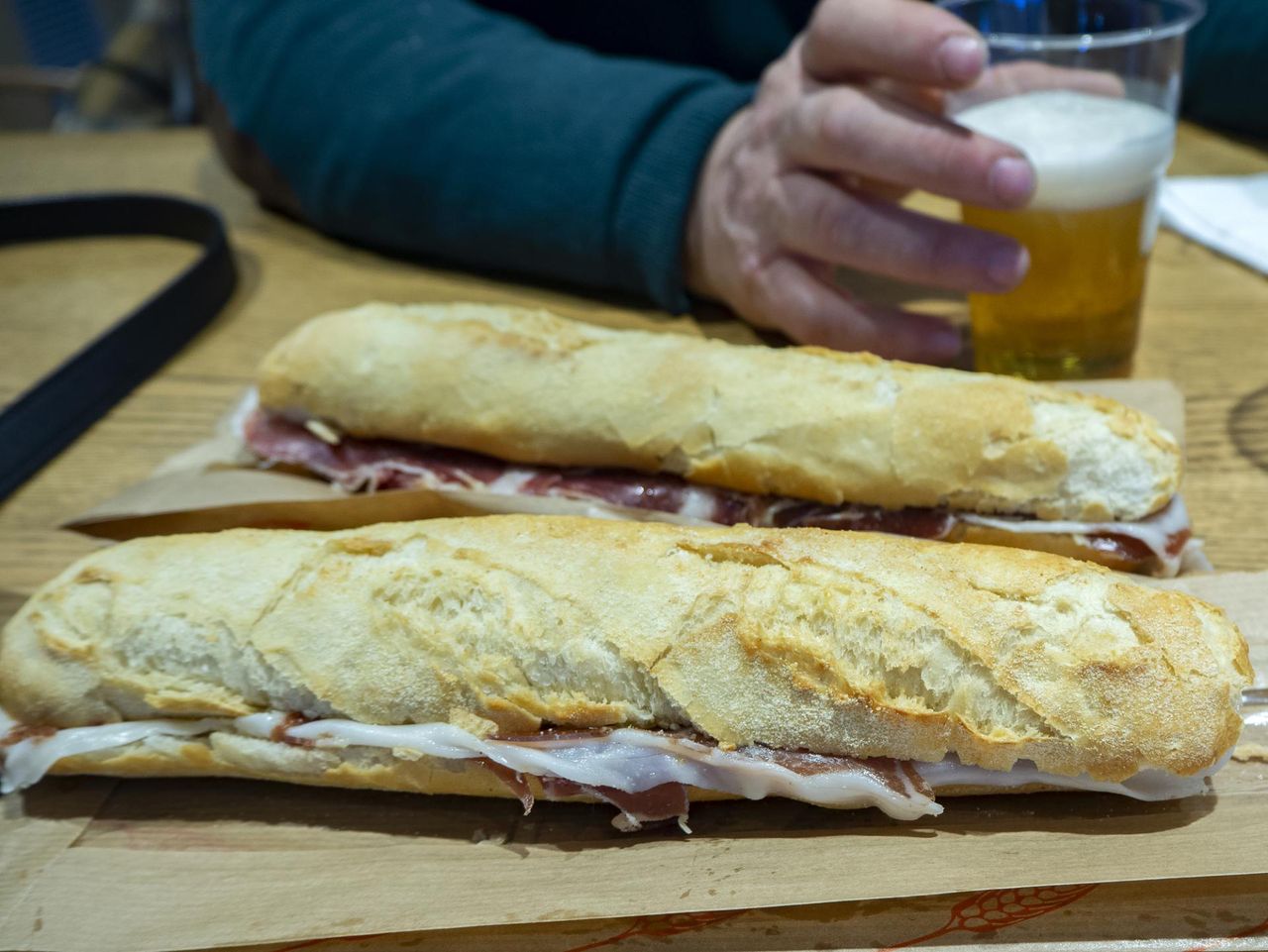 Wątroba tego nie zniesie. 4 produkty, których nie wolno nie łączyć z alkoholem