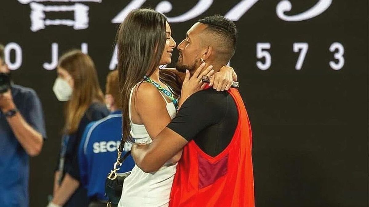 Na zdięciu Nick Kyrgios i Costeen Hatzi