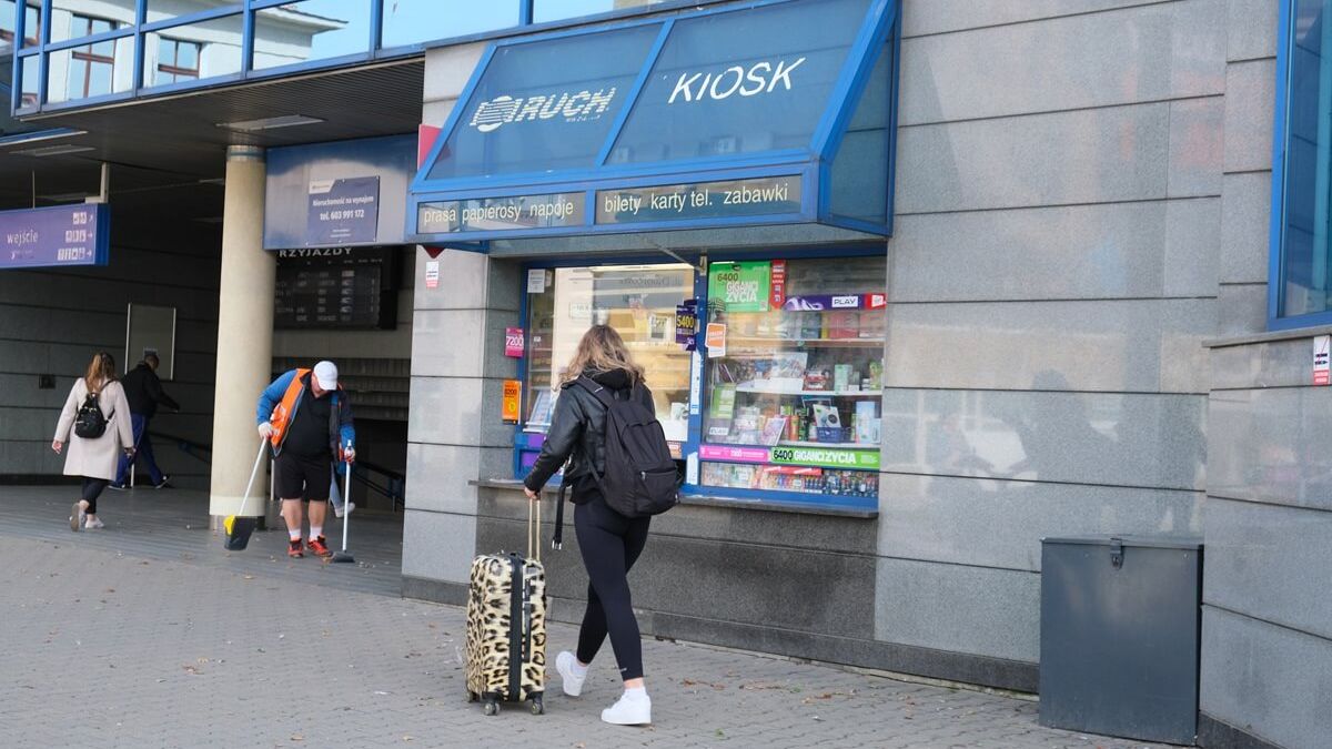 Kiosk Ruchu w budynku dworca kolejowego w Lublinie
